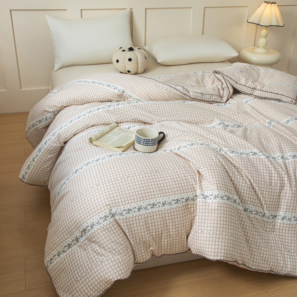 91家纺网 家纺一手货源 找家纺 大世界被王 2025新款亚朵棉立体冬被被子被芯 咖亚朵棉