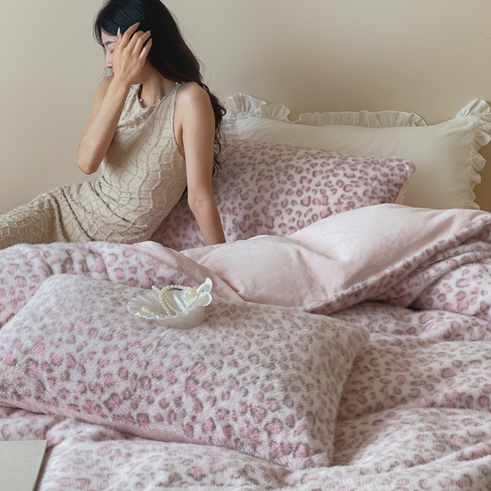 91家纺网 家纺一手货源 找家纺 玛奇朵 2025新款秋冬新品进口仿皮草水貂绒-波斯蜜语系列 波斯蜜语-粉