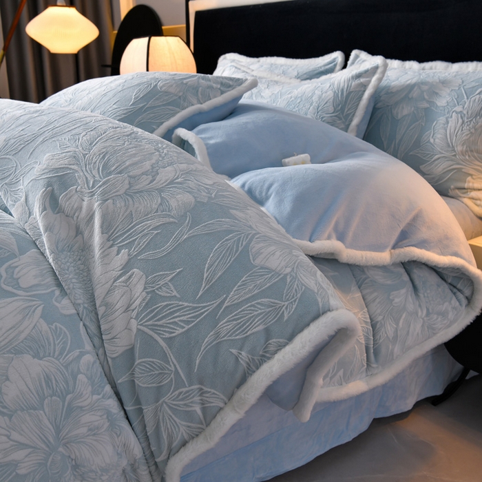 91家纺网 家纺一手货源 找家纺 （总）斯尔顿 2025新款高克重标准8.5斤雕花牛奶绒四件套兔毛绒包边法莱绒珊瑚绒