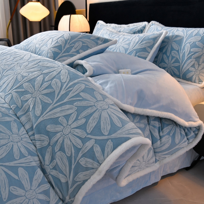 91家纺网 家纺一手货源 找家纺 （总）斯尔顿 2025新款高克重标准8.5斤雕花牛奶绒四件套兔毛绒包边法莱绒珊瑚绒