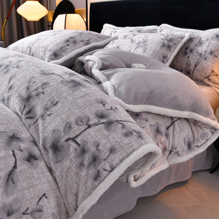 91家纺网 家纺一手货源 找家纺 （总）斯尔顿 2025新款高克重标准8.5斤雕花牛奶绒四件套兔毛绒包边法莱绒珊瑚绒