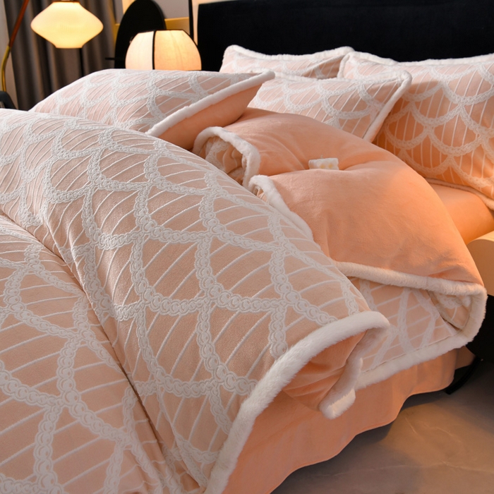 91家纺网 家纺一手货源 找家纺 （总）斯尔顿 2025新款高克重标准8.5斤雕花牛奶绒四件套兔毛绒包边法莱绒珊瑚绒