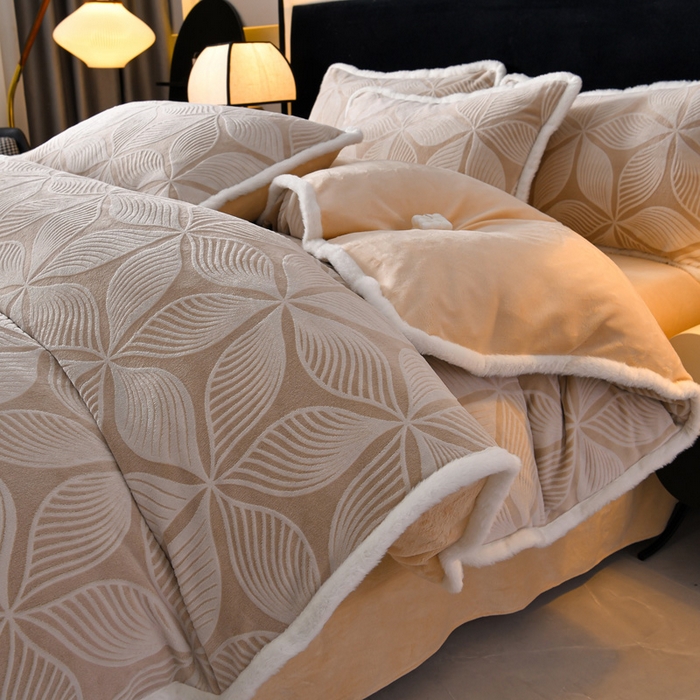 91家纺网 家纺一手货源 找家纺 （总）斯尔顿 2025新款高克重标准8.5斤雕花牛奶绒四件套兔毛绒包边法莱绒珊瑚绒