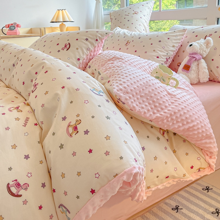 91家纺网 家纺一手货源 找家纺 （总）麦伦家居 2025秋冬新品多功能床品全棉+豆豆绒四件套卡通小清新系列