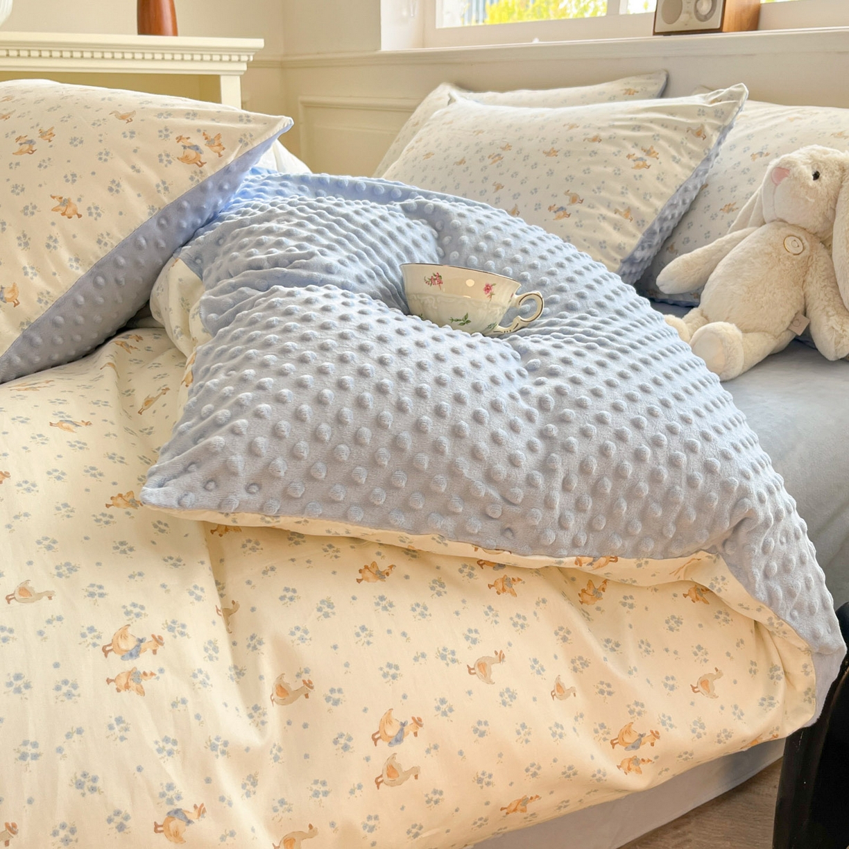 91家纺网 家纺一手货源 找家纺 麦伦家居 2025秋冬新品多功能床品全棉+豆豆绒四件套卡通小清新系列 好友鸭