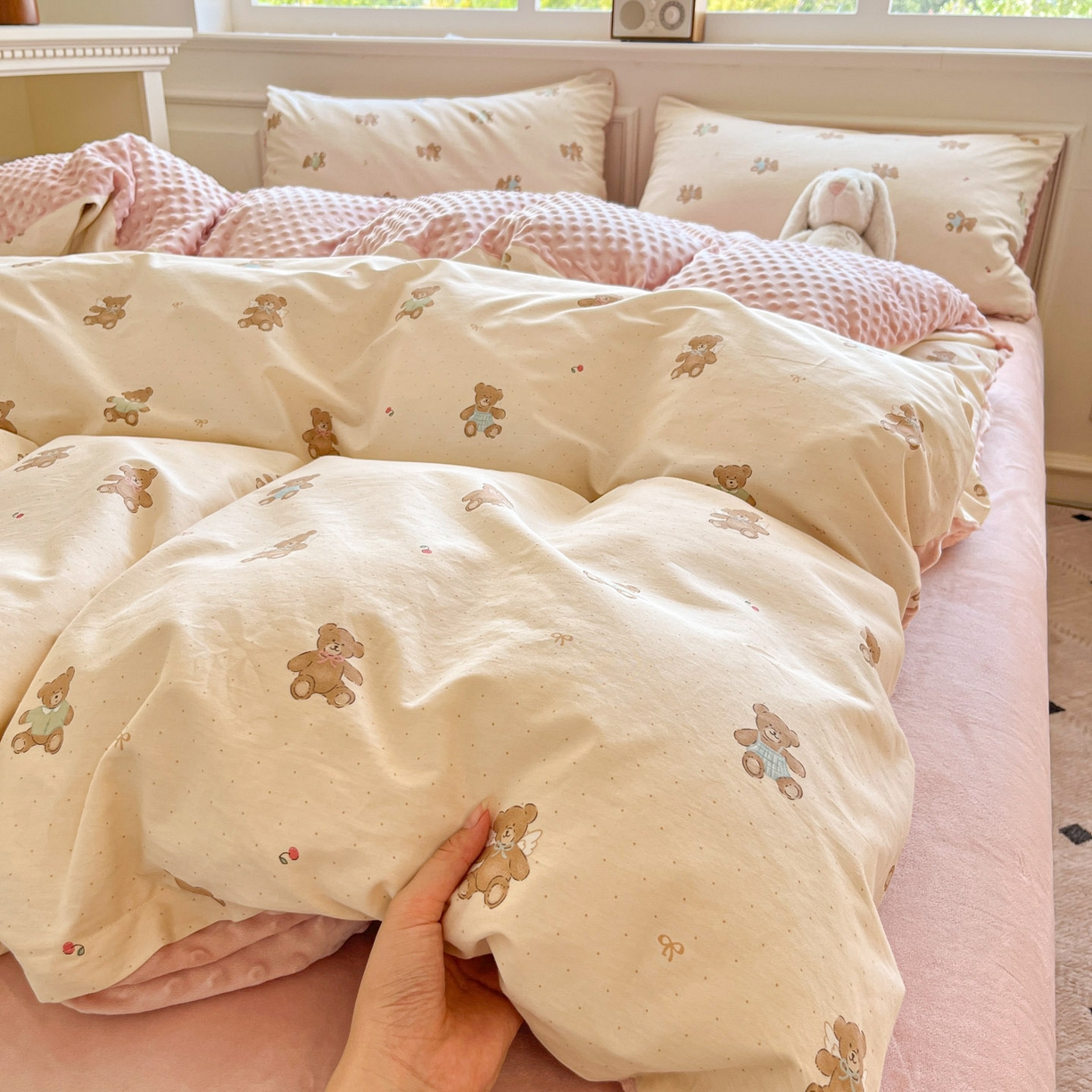 91家纺网 家纺一手货源 找家纺 麦伦家居 2025秋冬新品多功能床品全棉+豆豆绒四件套卡通小清新系列 杰克熊