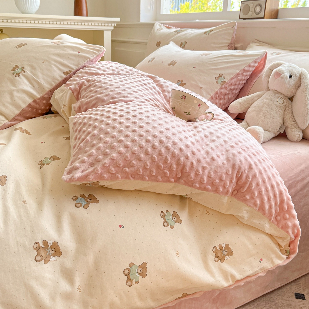 91家纺网 家纺一手货源 找家纺 麦伦家居 2025秋冬新品多功能床品全棉+豆豆绒四件套卡通小清新系列 杰克熊