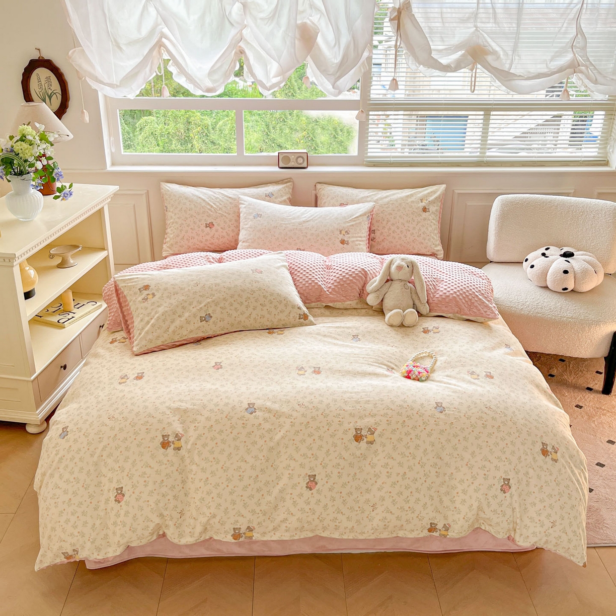 91家纺网 家纺一手货源 找家纺 麦伦家居 2025秋冬新品多功能床品全棉+豆豆绒四件套卡通小清新系列 清茶小熊