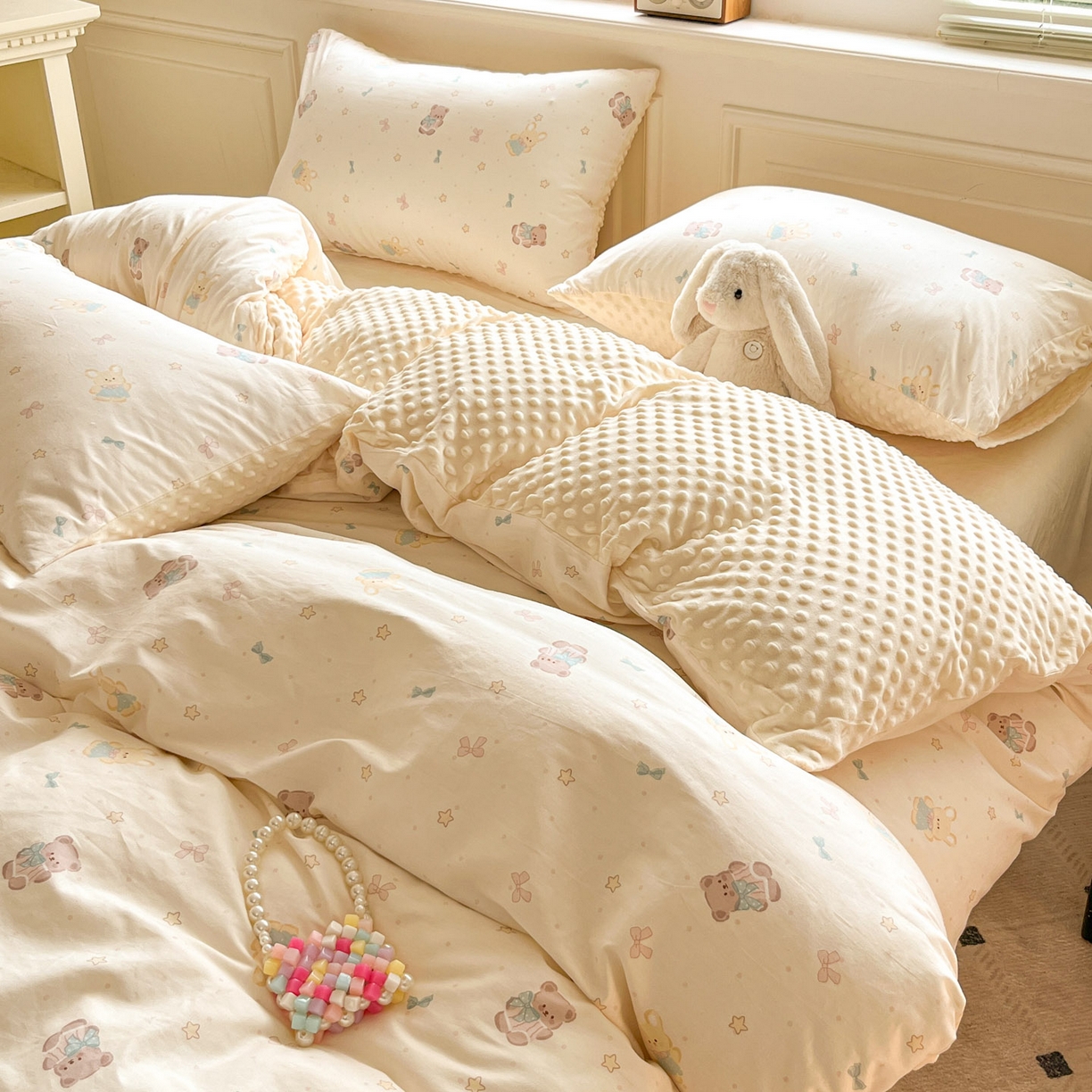 91家纺网 家纺一手货源 找家纺 麦伦家居 2025秋冬新品多功能床品全棉+豆豆绒四件套卡通小清新系列 童趣米