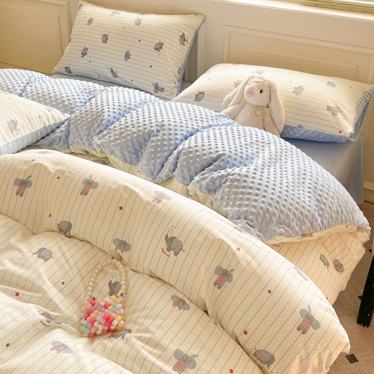 91家纺网 家纺一手货源 找家纺 麦伦家居 2025秋冬新品多功能床品全棉+豆豆绒四件套卡通小清新系列 星星小象蓝