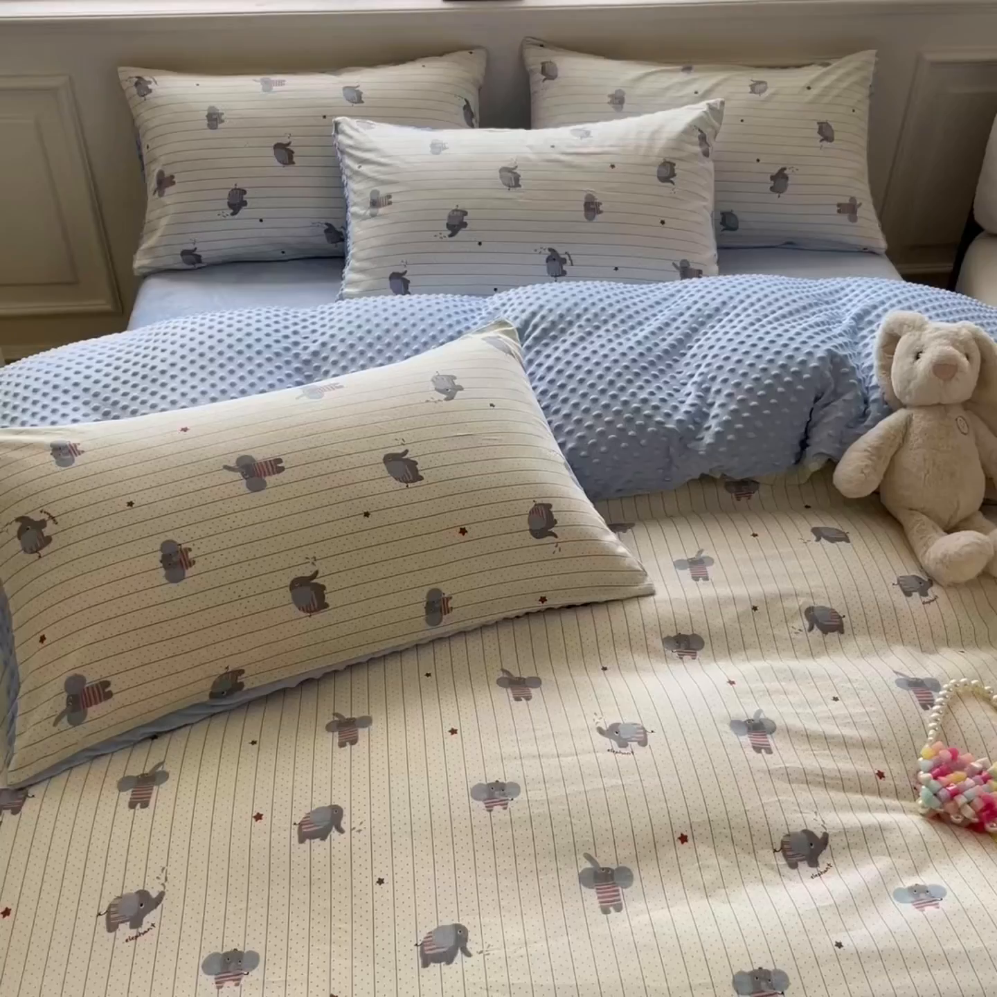 91家纺网 家纺一手货源 找家纺 麦伦家居 2025秋冬新品多功能床品全棉+豆豆绒四件套卡通小清新系列 星星小象蓝