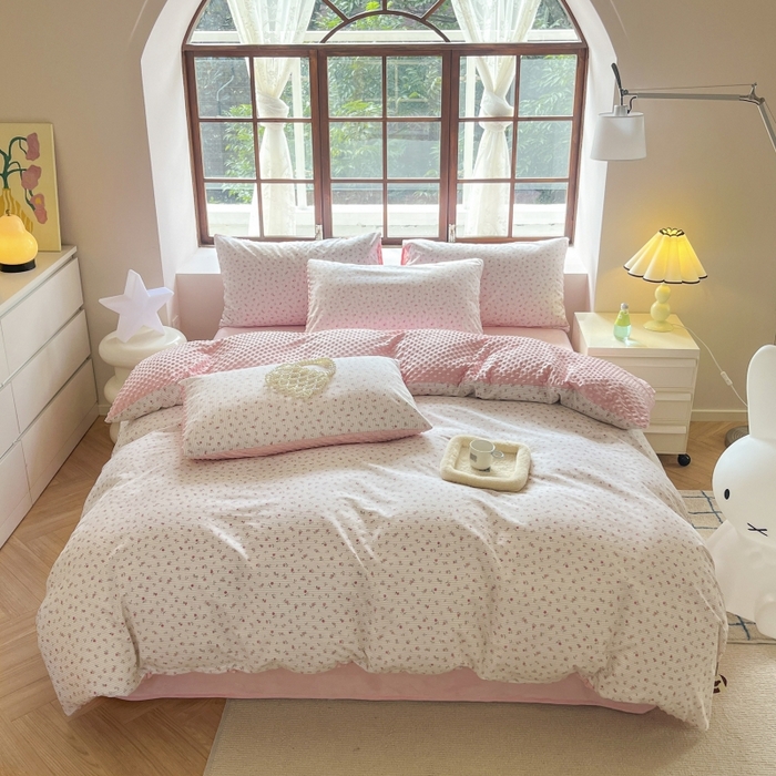 91家纺网 家纺一手货源 找家纺 麦伦家居 2025秋冬新品多功能床品全棉+豆豆绒四件套卡通小清新系列 粉色玫瑰