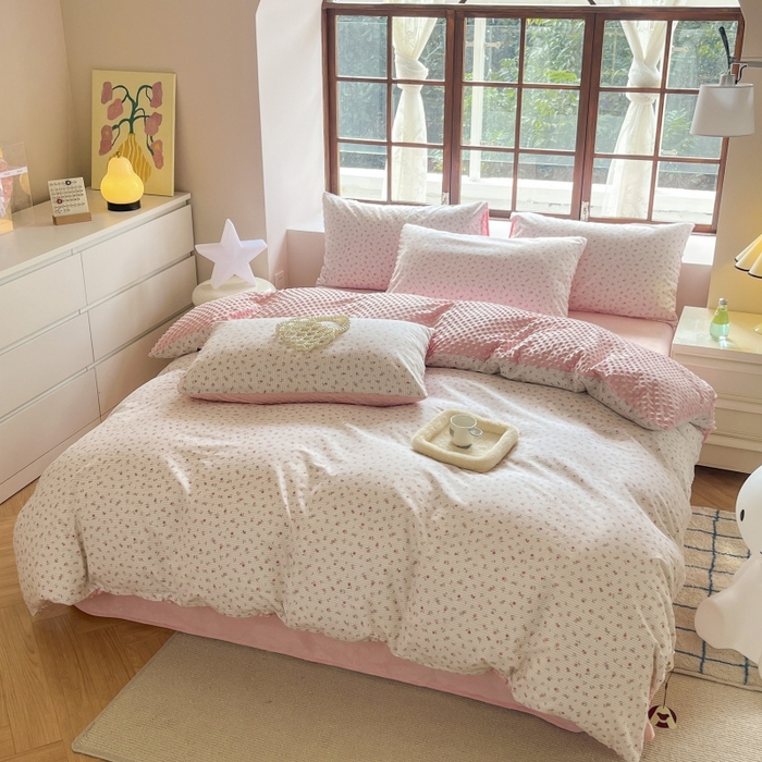 91家纺网 家纺一手货源 找家纺 麦伦家居 2025秋冬新品多功能床品全棉+豆豆绒四件套卡通小清新系列 粉色玫瑰