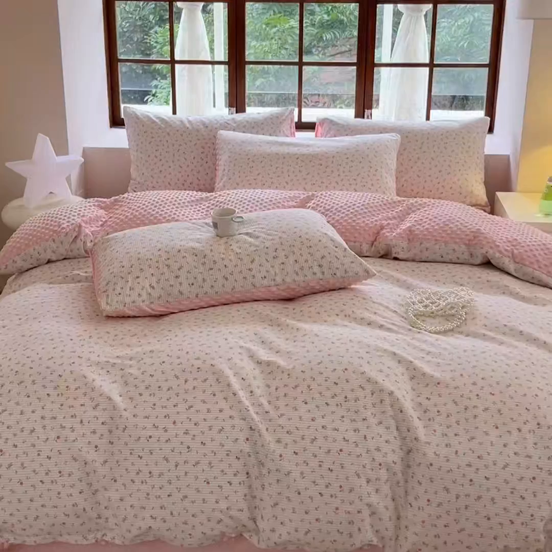 91家纺网 家纺一手货源 找家纺 麦伦家居 2025秋冬新品多功能床品全棉+豆豆绒四件套卡通小清新系列 粉色玫瑰