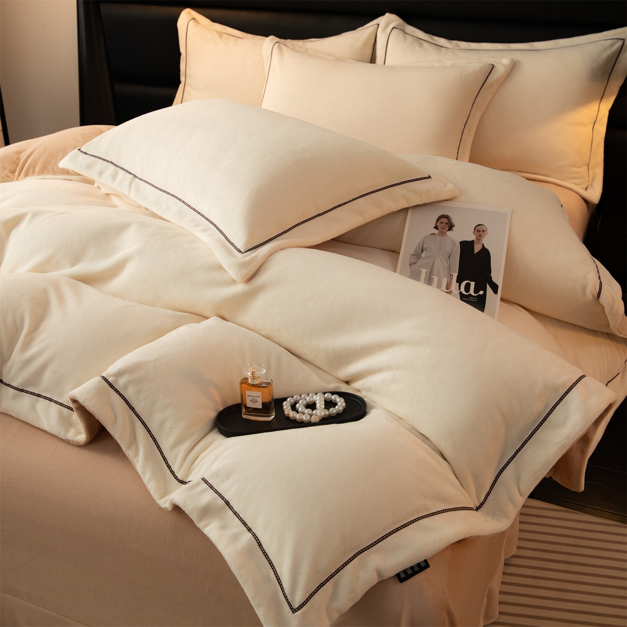 91家纺网 家纺一手货源 找家纺 （总）暖洋 2025新款240克高克重全工艺纯色织带花边款牛奶绒四件套