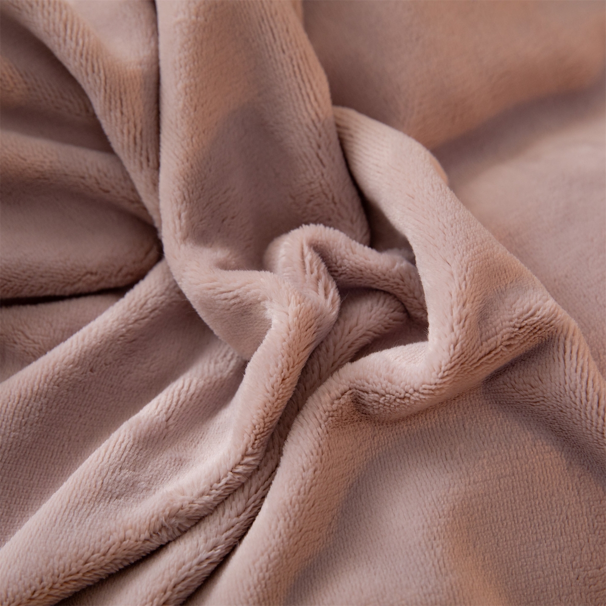 91家纺网 家纺一手货源 找家纺 暖洋 2025新款240克高克重全工艺纯色织带花边款牛奶绒四件套 卡其紫