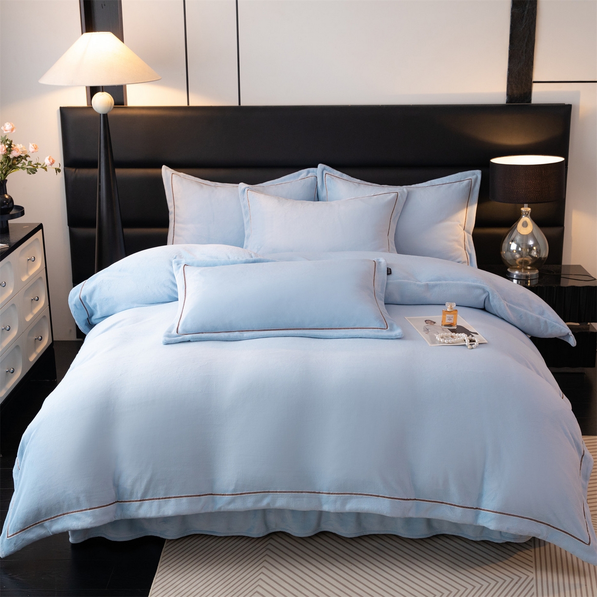 暖洋 2025新款240克高克重全工艺纯色织带花边款牛奶绒四件套 天空蓝