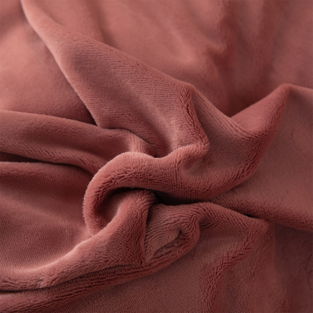 91家纺网 家纺一手货源 找家纺 暖洋 2025新款240克高克重全工艺纯色织带花边款牛奶绒四件套 云锦红