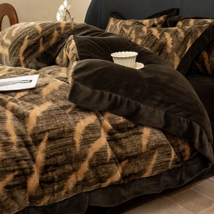 91家纺网 家纺一手货源 找家纺 （总）九花鹿 2024新款A类宽边工艺款丹麦兔毛绒牛奶绒四件套