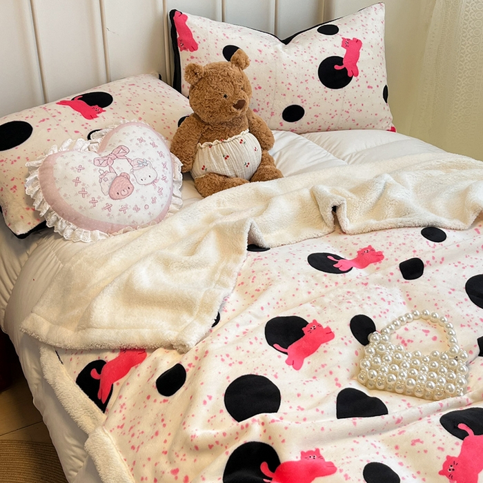 91家纺网 家纺一手货源 找家纺 红嘴企鹅 2025新款A类ins风卡通可爱加厚牛奶绒羊羔绒毛毯毯子办公室沙发儿童空调盖毯午休毯 波点猫