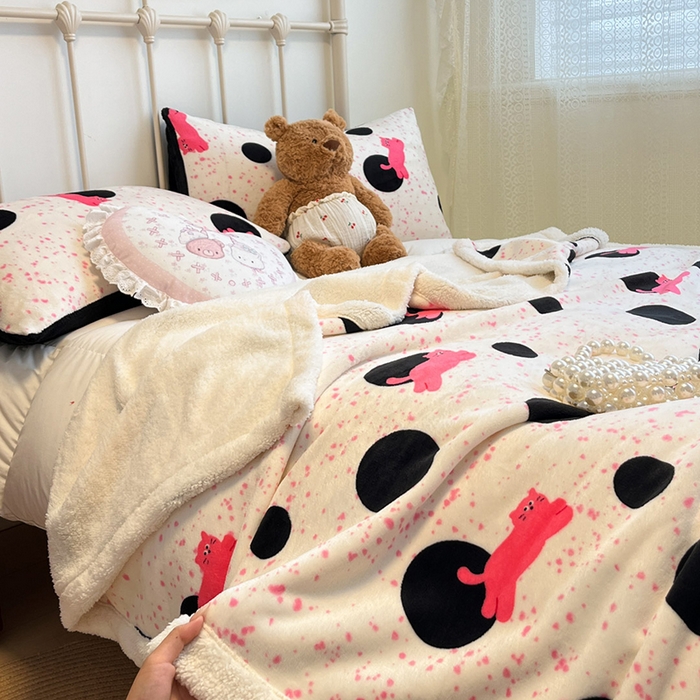 91家纺网 家纺一手货源 找家纺 红嘴企鹅 2025新款A类ins风卡通可爱加厚牛奶绒羊羔绒毛毯毯子办公室沙发儿童空调盖毯午休毯 波点猫