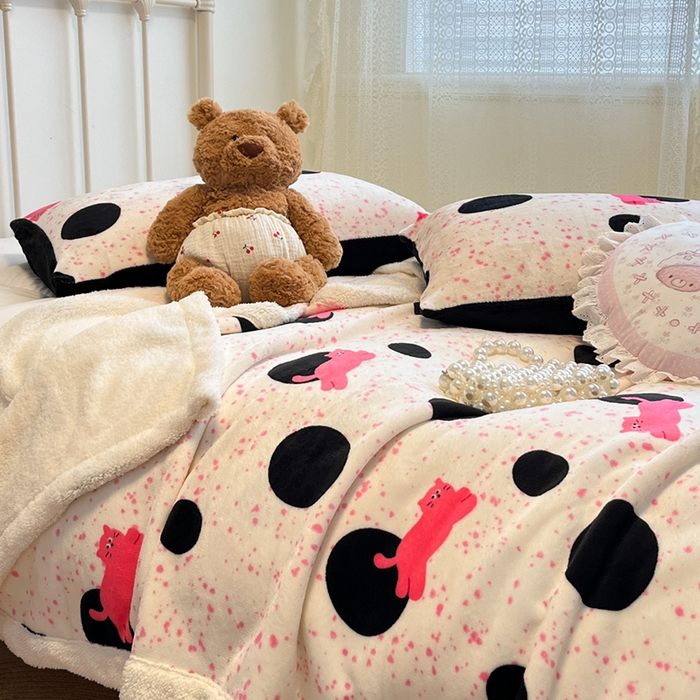 91家纺网 家纺一手货源 找家纺 红嘴企鹅 2025新款A类ins风卡通可爱加厚牛奶绒羊羔绒毛毯毯子办公室沙发儿童空调盖毯午休毯 波点猫