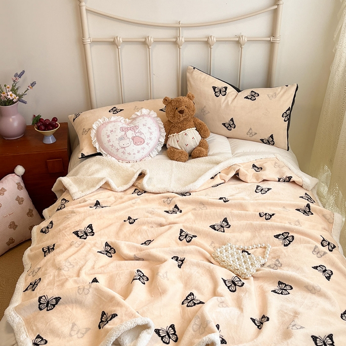 91家纺网 家纺一手货源 找家纺 红嘴企鹅 2025新款A类ins风卡通可爱加厚牛奶绒羊羔绒毛毯毯子办公室沙发儿童空调盖毯午休毯 蝶梦