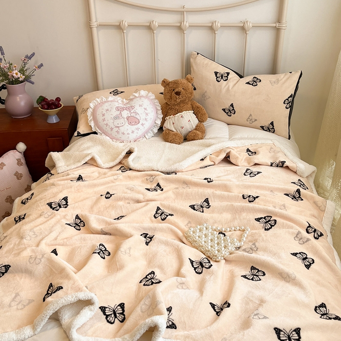 91家纺网 家纺一手货源 找家纺 红嘴企鹅 2025新款A类ins风卡通可爱加厚牛奶绒羊羔绒毛毯毯子办公室沙发儿童空调盖毯午休毯 蝶梦