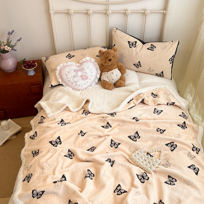 91家纺网 家纺一手货源 找家纺 红嘴企鹅 2025新款A类ins风卡通可爱加厚牛奶绒羊羔绒毛毯毯子办公室沙发儿童空调盖毯午休毯 蝶梦