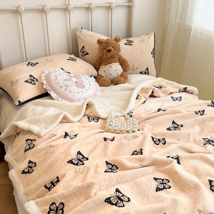 91家纺网 家纺一手货源 找家纺 红嘴企鹅 2025新款A类ins风卡通可爱加厚牛奶绒羊羔绒毛毯毯子办公室沙发儿童空调盖毯午休毯 蝶梦