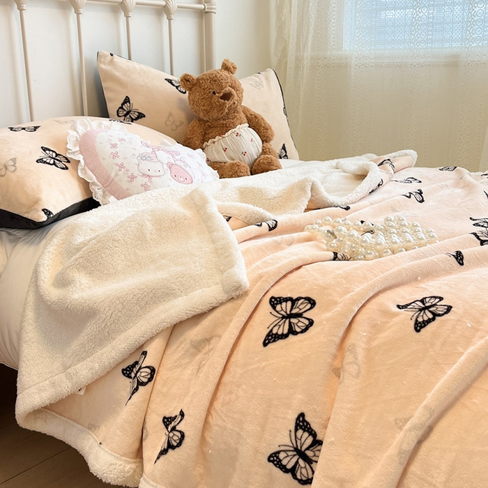 91家纺网 家纺一手货源 找家纺 红嘴企鹅 2025新款A类ins风卡通可爱加厚牛奶绒羊羔绒毛毯毯子办公室沙发儿童空调盖毯午休毯 蝶梦