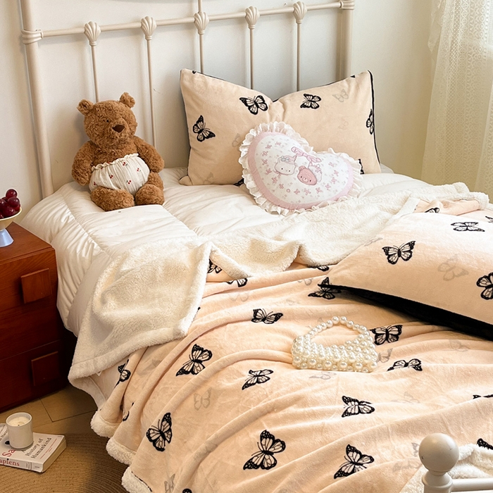 91家纺网 家纺一手货源 找家纺 红嘴企鹅 2025新款A类ins风卡通可爱加厚牛奶绒羊羔绒毛毯毯子办公室沙发儿童空调盖毯午休毯 蝶梦