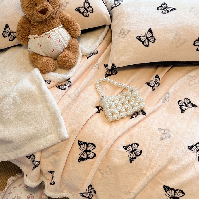 91家纺网 家纺一手货源 找家纺 红嘴企鹅 2025新款A类ins风卡通可爱加厚牛奶绒羊羔绒毛毯毯子办公室沙发儿童空调盖毯午休毯 蝶梦