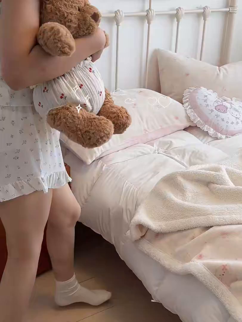 91家纺网 家纺一手货源 找家纺 红嘴企鹅 2025新款A类ins风卡通可爱加厚牛奶绒羊羔绒毛毯毯子办公室沙发儿童空调盖毯午休毯 可爱比熊