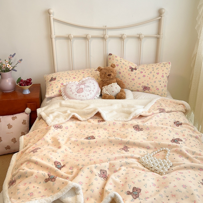 91家纺网 家纺一手货源 找家纺 红嘴企鹅 2025新款A类ins风卡通可爱加厚牛奶绒羊羔绒毛毯毯子办公室沙发儿童空调盖毯午休毯 萌萌熊