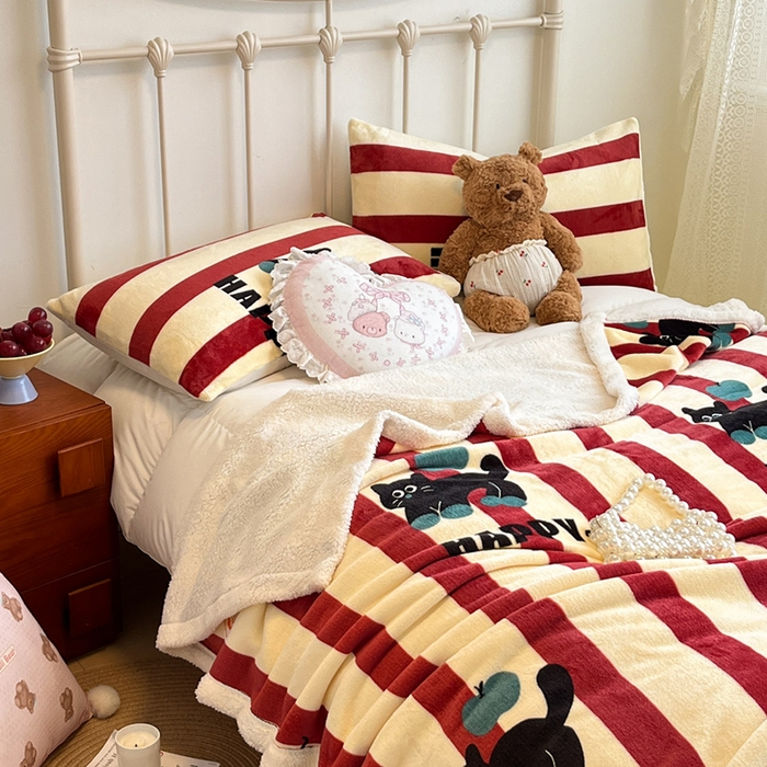 91家纺网 家纺一手货源 找家纺 红嘴企鹅 2025新款A类ins风卡通可爱加厚牛奶绒羊羔绒毛毯毯子办公室沙发儿童空调盖毯午休毯 平安猫