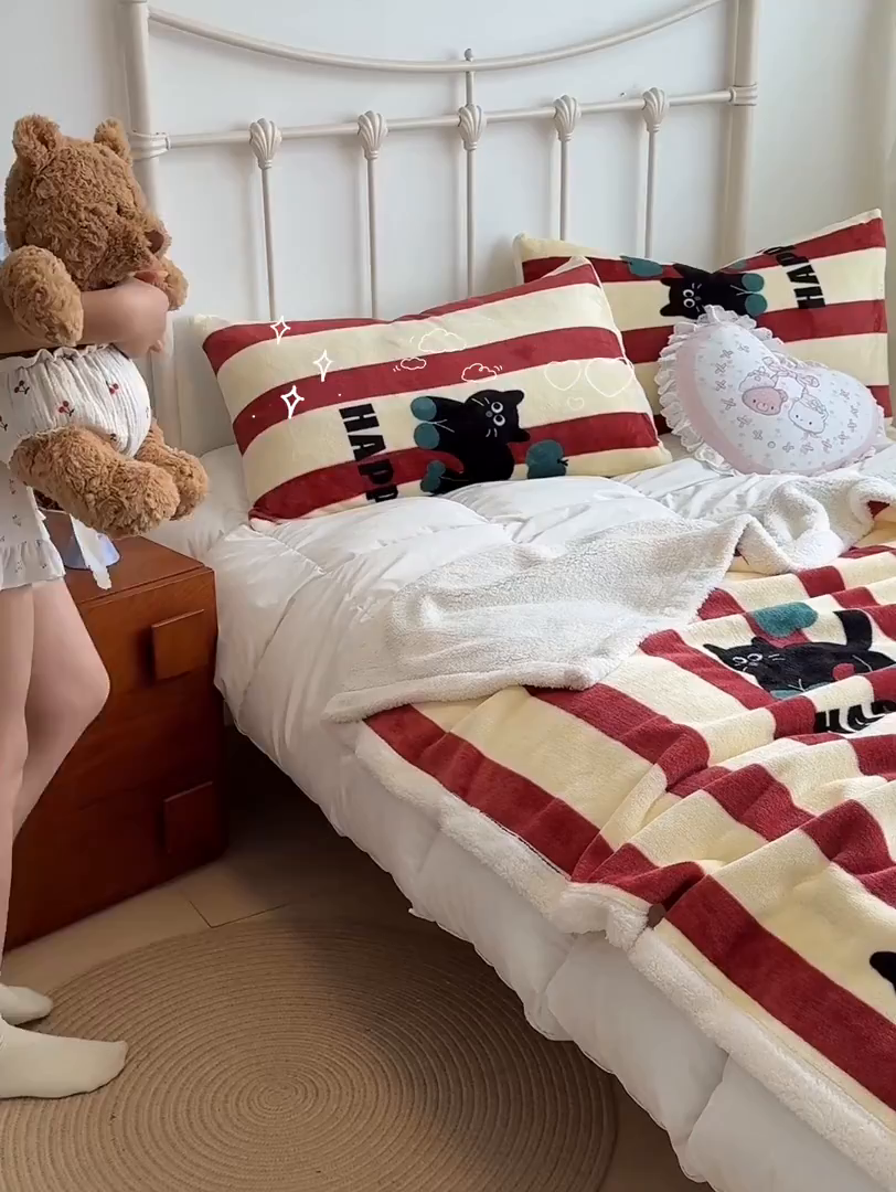 91家纺网 家纺一手货源 找家纺 红嘴企鹅 2025新款A类ins风卡通可爱加厚牛奶绒羊羔绒毛毯毯子办公室沙发儿童空调盖毯午休毯 平安猫