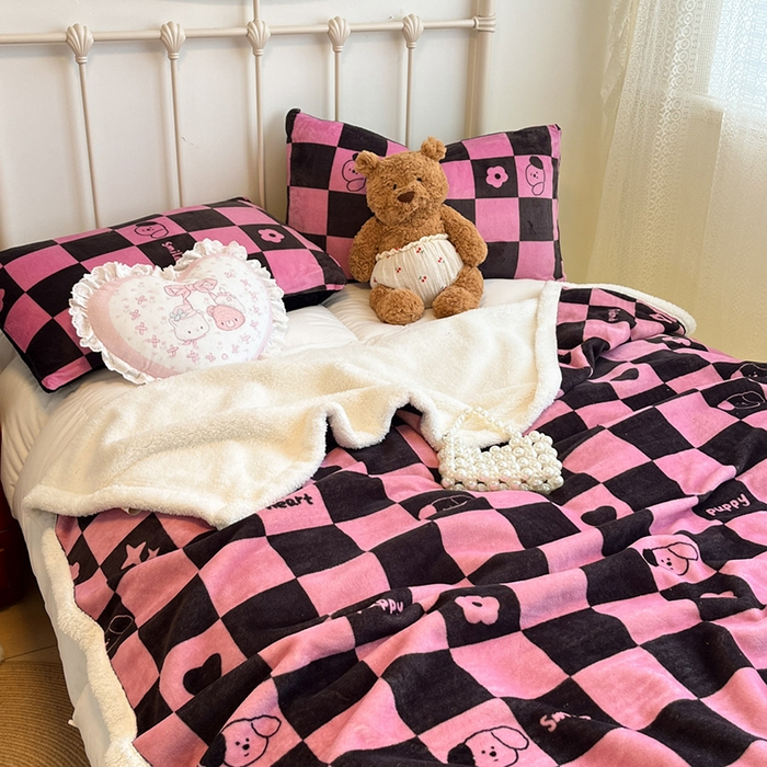 91家纺网 家纺一手货源 找家纺 红嘴企鹅 2025新款A类ins风卡通可爱加厚牛奶绒羊羔绒毛毯毯子办公室沙发儿童空调盖毯午休毯 棋盘狗