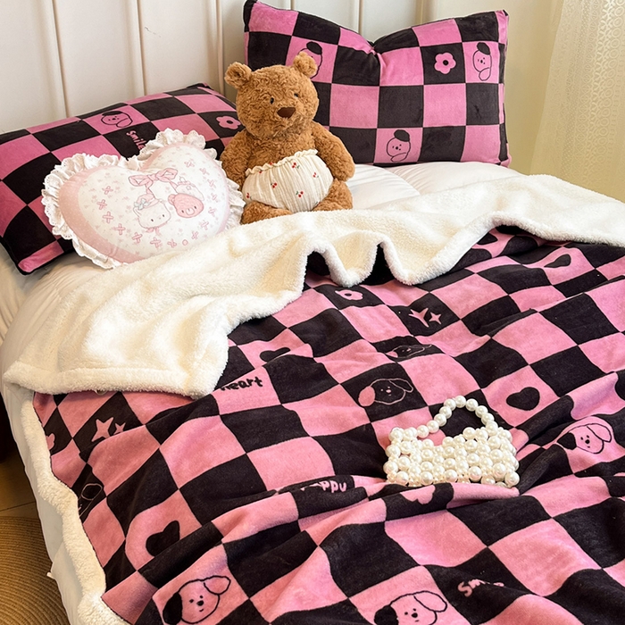 91家纺网 家纺一手货源 找家纺 红嘴企鹅 2025新款A类ins风卡通可爱加厚牛奶绒羊羔绒毛毯毯子办公室沙发儿童空调盖毯午休毯 棋盘狗