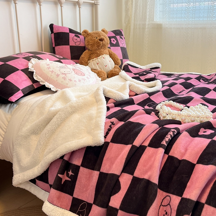 91家纺网 家纺一手货源 找家纺 红嘴企鹅 2025新款A类ins风卡通可爱加厚牛奶绒羊羔绒毛毯毯子办公室沙发儿童空调盖毯午休毯 棋盘狗