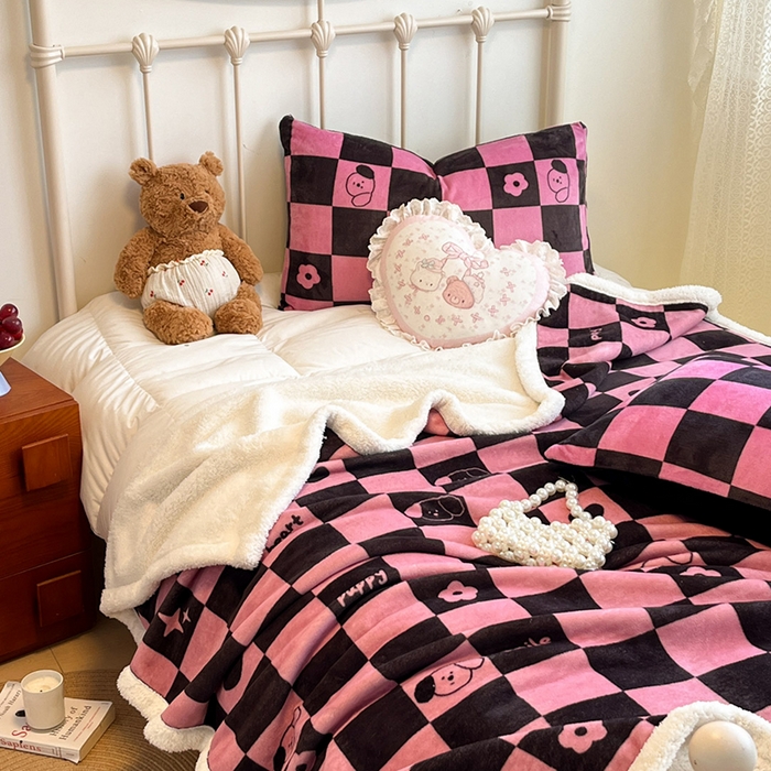 91家纺网 家纺一手货源 找家纺 红嘴企鹅 2025新款A类ins风卡通可爱加厚牛奶绒羊羔绒毛毯毯子办公室沙发儿童空调盖毯午休毯 棋盘狗