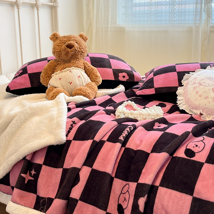 91家纺网 家纺一手货源 找家纺 红嘴企鹅 2025新款A类ins风卡通可爱加厚牛奶绒羊羔绒毛毯毯子办公室沙发儿童空调盖毯午休毯 棋盘狗