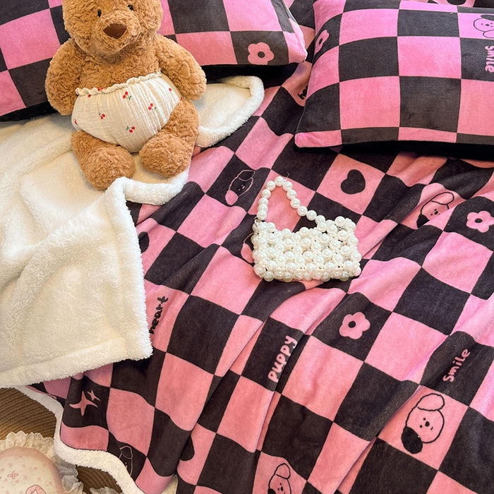 91家纺网 家纺一手货源 找家纺 红嘴企鹅 2025新款A类ins风卡通可爱加厚牛奶绒羊羔绒毛毯毯子办公室沙发儿童空调盖毯午休毯 棋盘狗