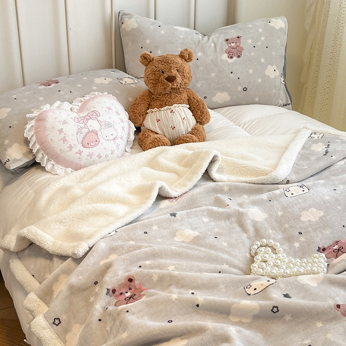 91家纺网 家纺一手货源 找家纺 红嘴企鹅 2025新款A类ins风卡通可爱加厚牛奶绒羊羔绒毛毯毯子办公室沙发儿童空调盖毯午休毯 星云小熊