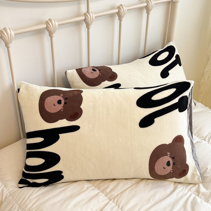 91家纺网 家纺一手货源 找家纺 红嘴企鹅 2025新款A类ins风卡通可爱加厚牛奶绒羊羔绒毛毯毯子办公室沙发儿童空调盖毯午休毯 字母熊