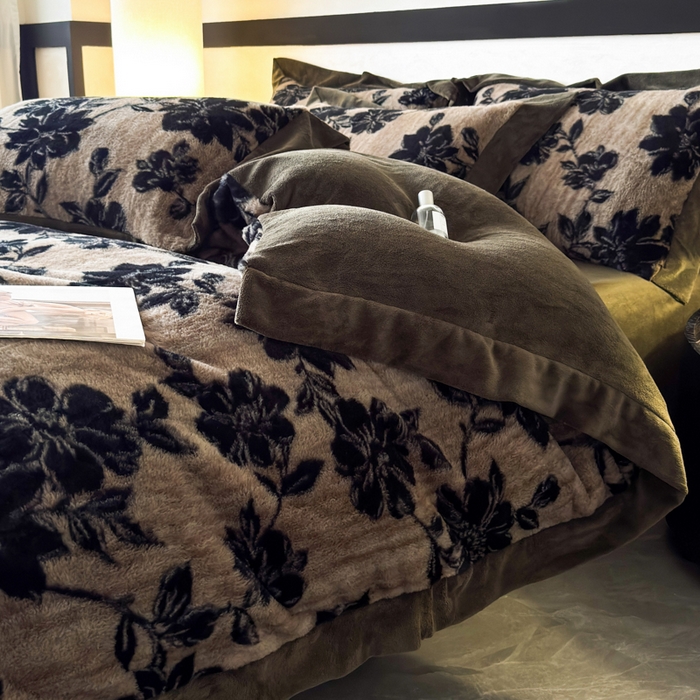 91家纺网 家纺一手货源 找家纺 九花鹿 2024新款A类宽边工艺款丹麦兔毛绒牛奶绒四件套 宽边丹麦兔绒-花屿