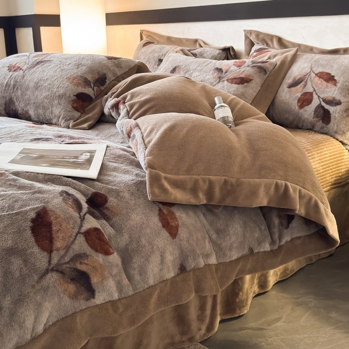 91家纺网 家纺一手货源 找家纺 九花鹿 2024新款A类宽边工艺款丹麦兔毛绒牛奶绒四件套 宽边丹麦兔绒-秋实(咖）