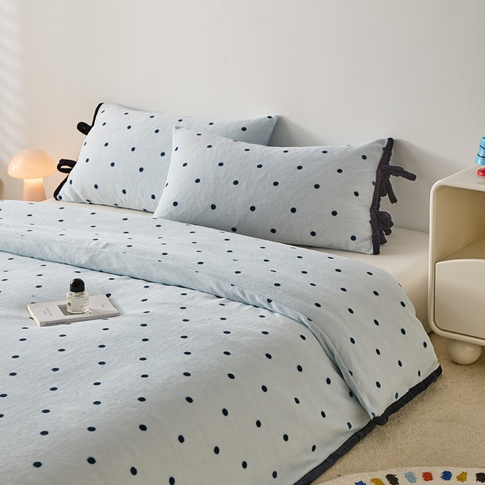 91家纺网 家纺一手货源 找家纺 禧禾 2025新款250G消光速暖绒印花断角拼色四件套-波尔卡（控价：到手价不能低于258） 波尔卡-云水蓝