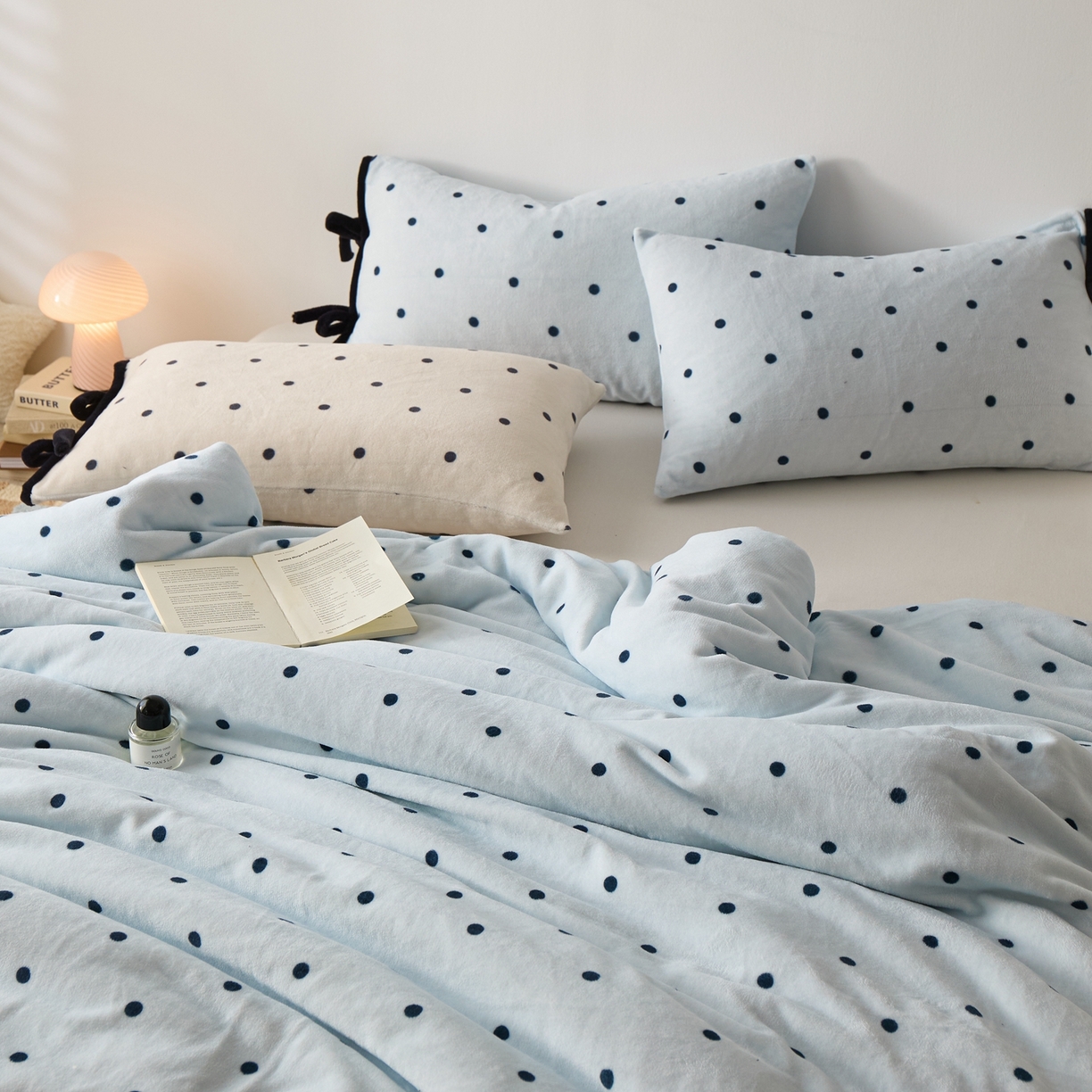 91家纺网 家纺一手货源 找家纺 禧禾 2025新款250G消光速暖绒印花断角拼色四件套-波尔卡（控价：到手价不能低于258） 波尔卡-云水蓝