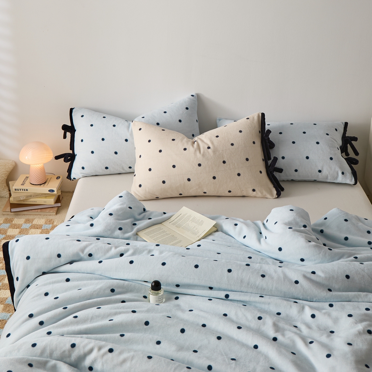 91家纺网 家纺一手货源 找家纺 禧禾 2025新款250G消光速暖绒印花断角拼色四件套-波尔卡（控价：到手价不能低于258） 波尔卡-云水蓝